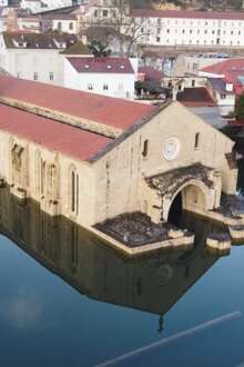 O convento de Santa Clara-a-Velha inundado.